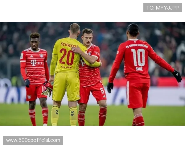 球迷燃放烟火导致拜仁对阵科隆比赛短暂中断