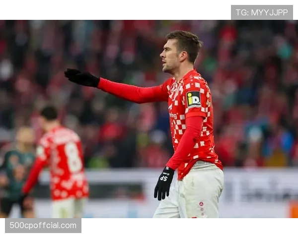 老将新篇:美因茨36岁后卫三月抢断成功率居联赛前列